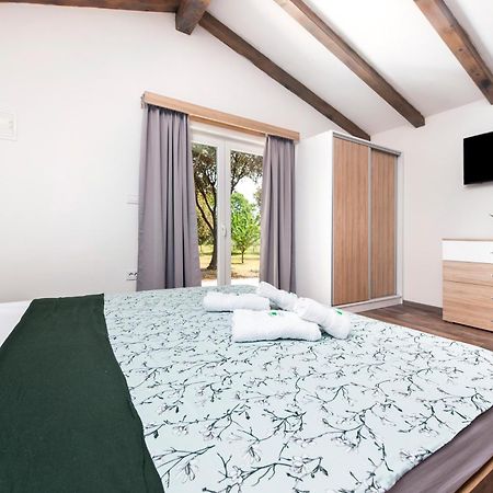 רוביני Mobile Homes Camp Green Garden Vestar חדר תמונה