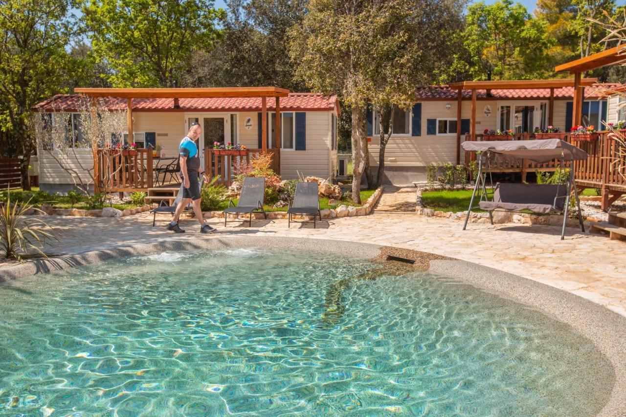 רוביני Mobile Homes Camp Green Garden Vestar מראה חיצוני תמונה