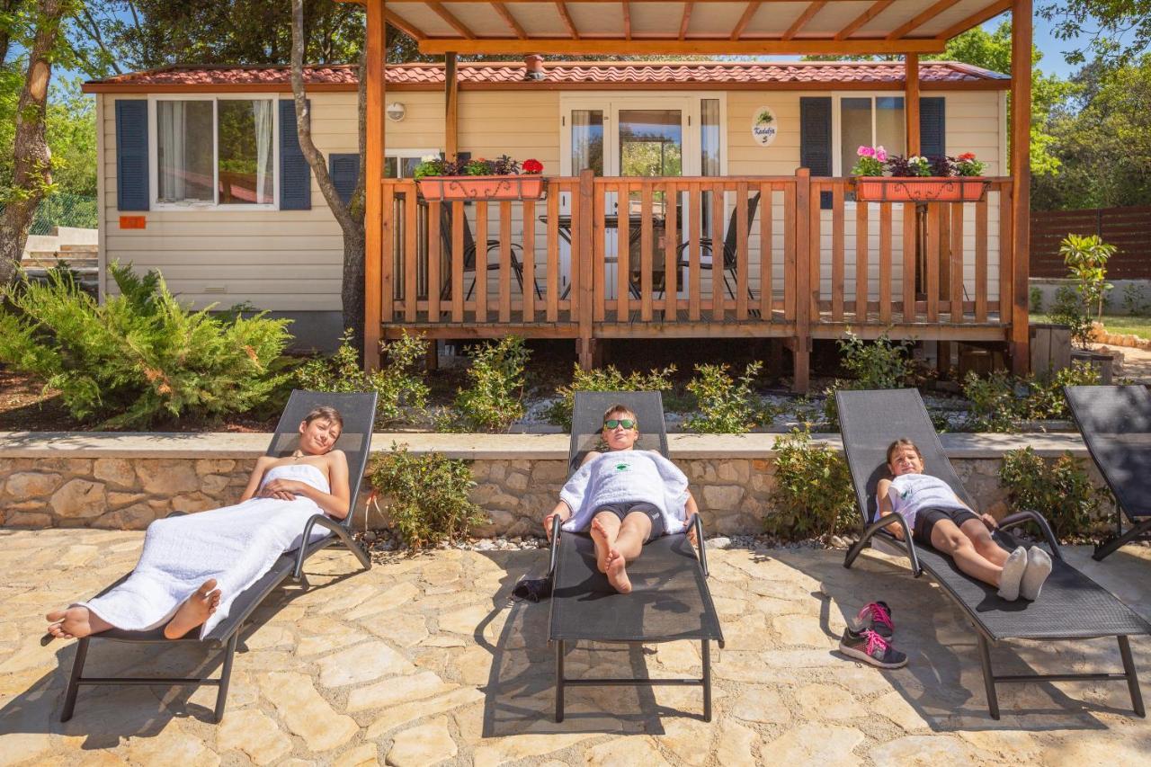 רוביני Mobile Homes Camp Green Garden Vestar מראה חיצוני תמונה